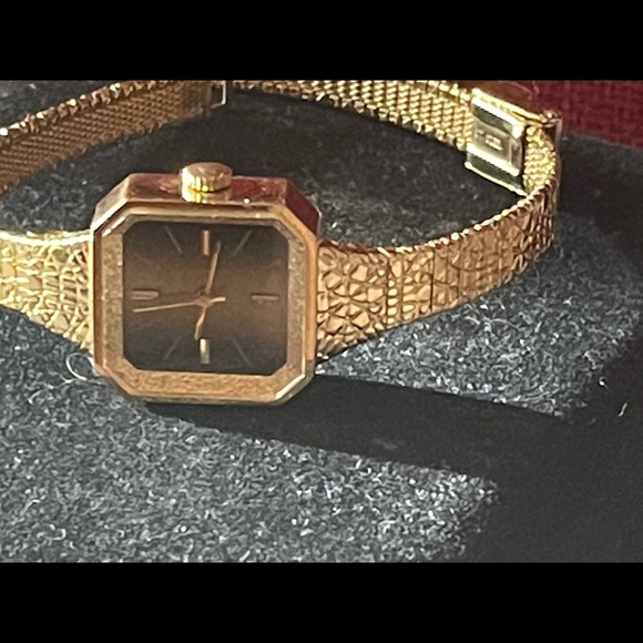 Vintage Cardinal Gold tone nugget square fancy face watch womens - Picture 14 of 16
